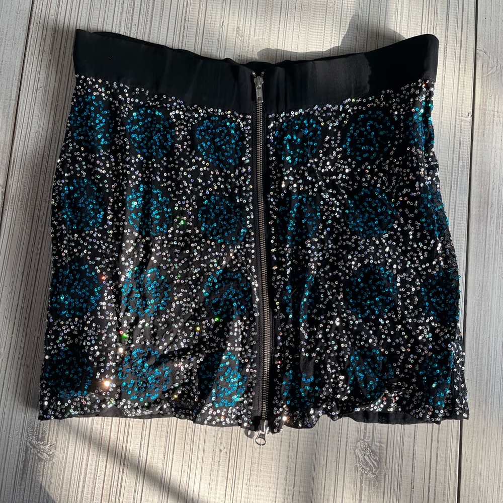 OASIS ALLOVER SILVER, BLUE AND BLACK SEQUIN MINI SKIRT WITH ZIP BACK - SIZE 10